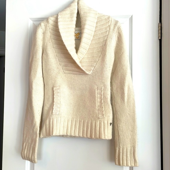 Cream coloured sweater, lambs wool & angora. - Picture 1 of 1
